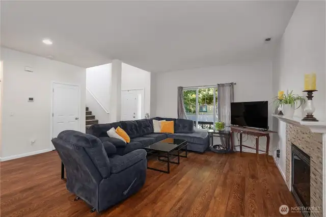 Light & bright spacious living area.