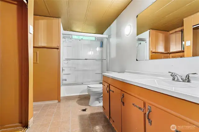 Full Bathroom.