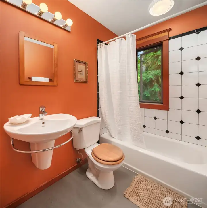 Second story full bath.