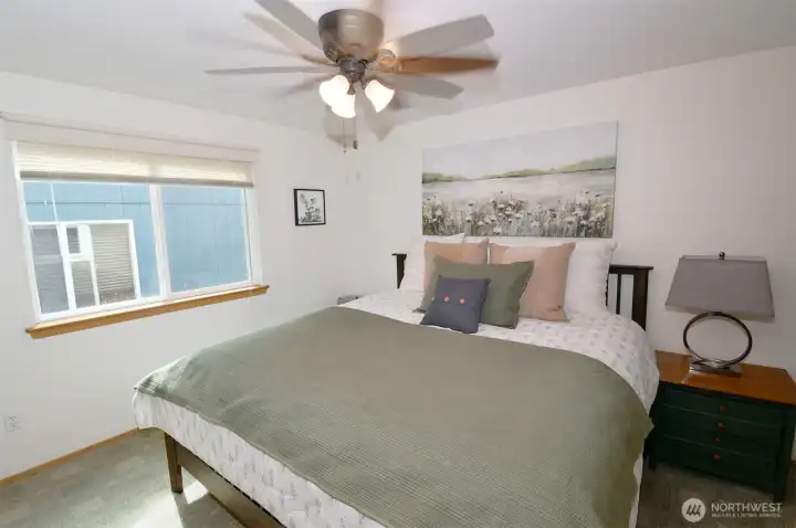Primary suite with walk in closet and 5 piece en-suite bath