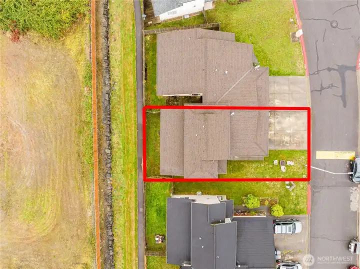 Showing approx. dimensions. Close to all amenities, I-5 & bus line.