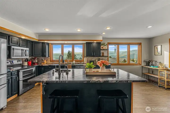 Beautiful granite choice with white/cream structured veins.