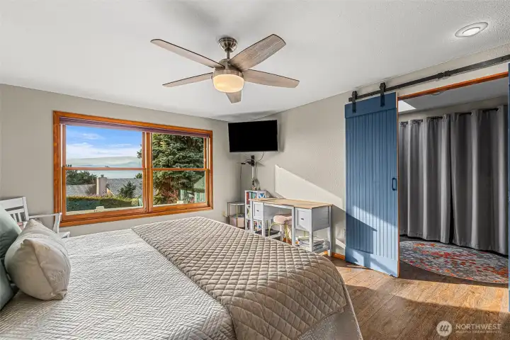 Primary to closet and updated primary 3/4 bath