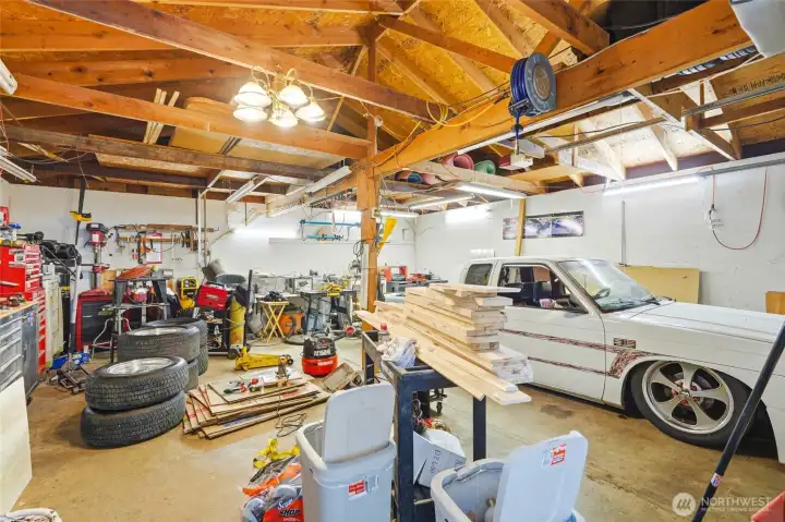 The garage is currently not accessible. Please see the photo for reference.