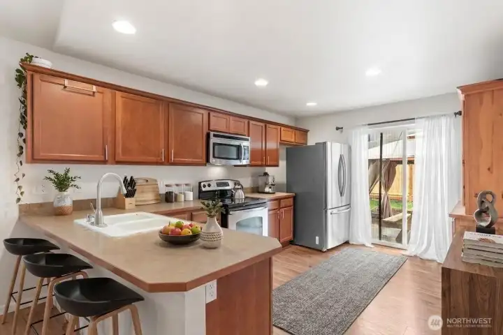 Kitchen connected to dining area for easy flow ( Virtualy Staged )