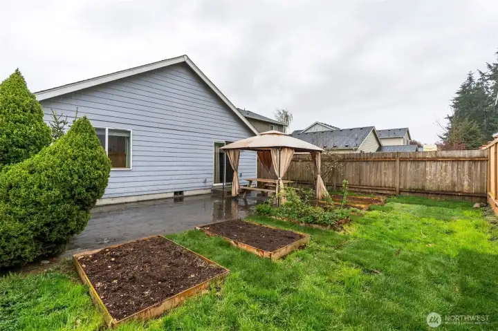 Raised garden beds for planting and outdoor use