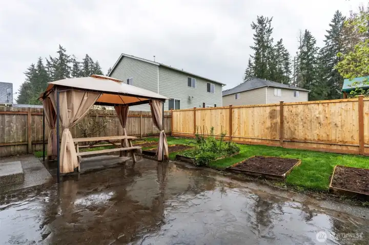 Private fenced outdoor area