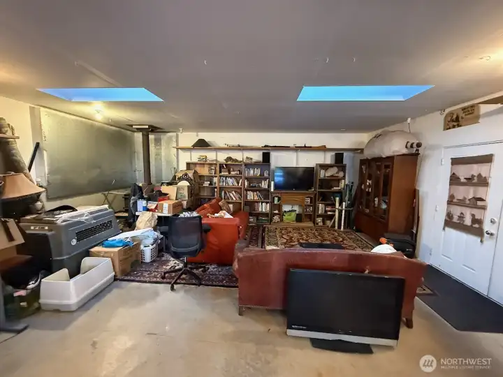 Garage so big you can park cars & have indoor hang out space