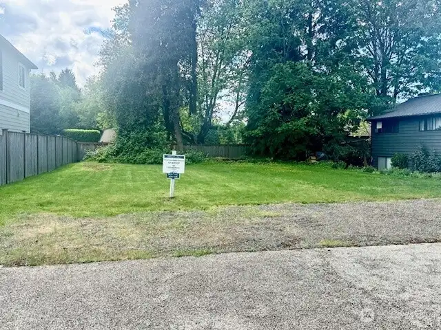 This lot is the middle lot of a 3 lot short plat off W. Columbia St. in the heart of old town Monroe.