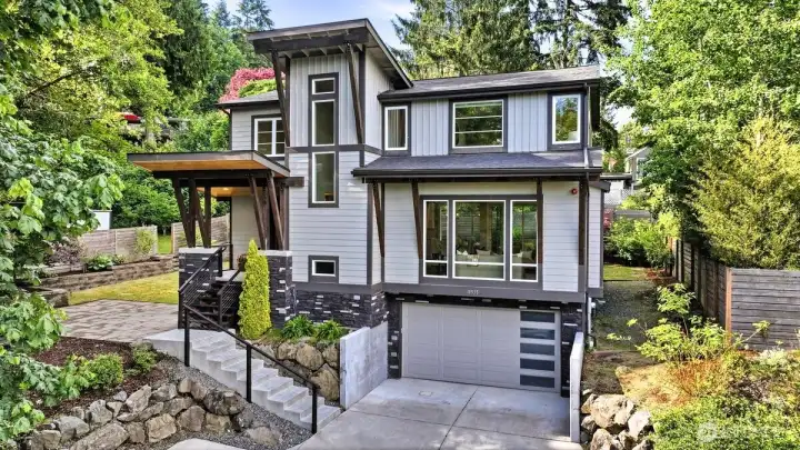 Commanding PNW architecture and curb appeal Commanding PNW architecture and curb appeal