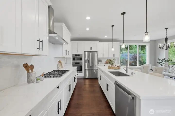 Chef's Kitchen with high end appliances, plenty of storage Chef's Kitchen with high end appliances, plenty of storage