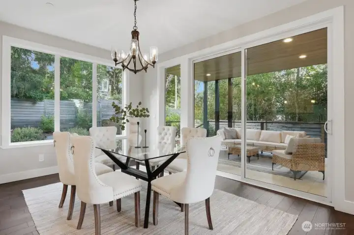 Gracious Dining area with flow to generous outdoor covered pation Gracious Dining area with flow to generous outdoor covered pation