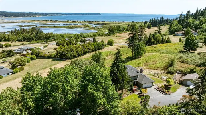 Breathtaking vistas from this private sanctuary. Breathtaking vistas from this private sanctuary.