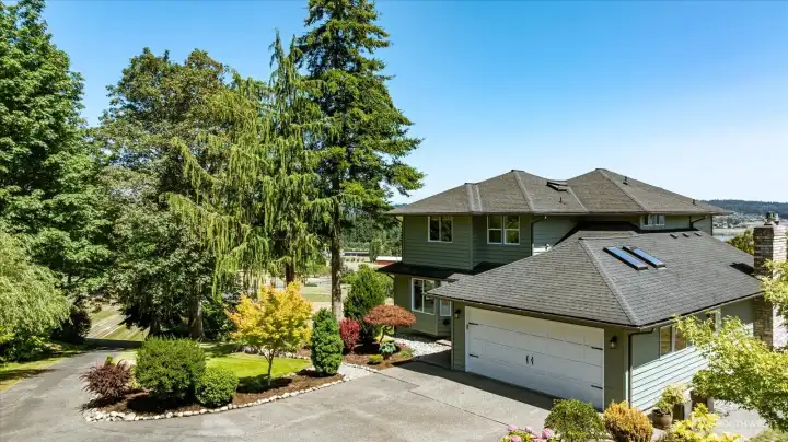 Mature landscaping with room to make your own Mature landscaping with room to make your own