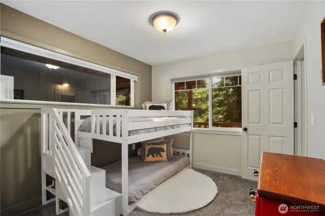 2nd  bedroom for the kiddo's with 3/4 bath