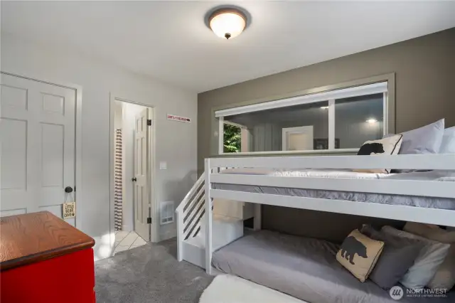2nd bedroom