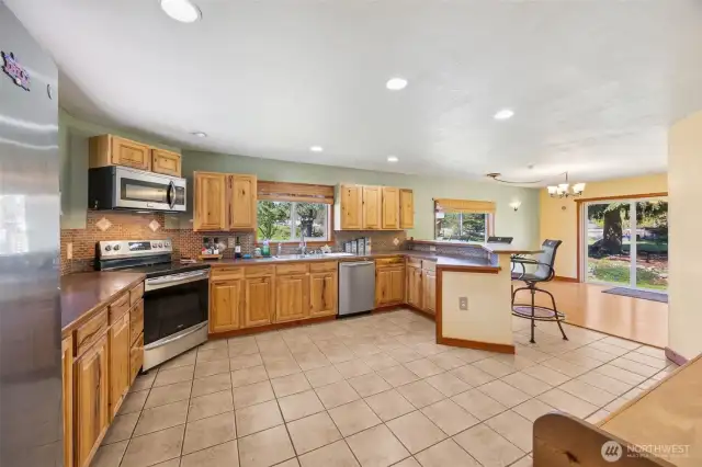 Nice sized kitchen with breakfast bar, stainless steel appliances, ceramic tile floors with lots of open spaces.