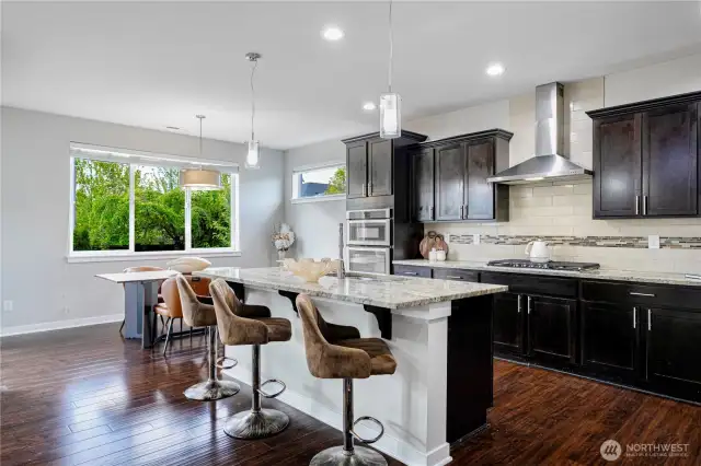 Kitcehn w SS appliances, Breakfast nook for barstools