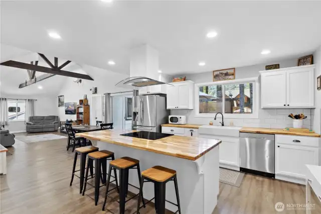 updated eat in kitchen