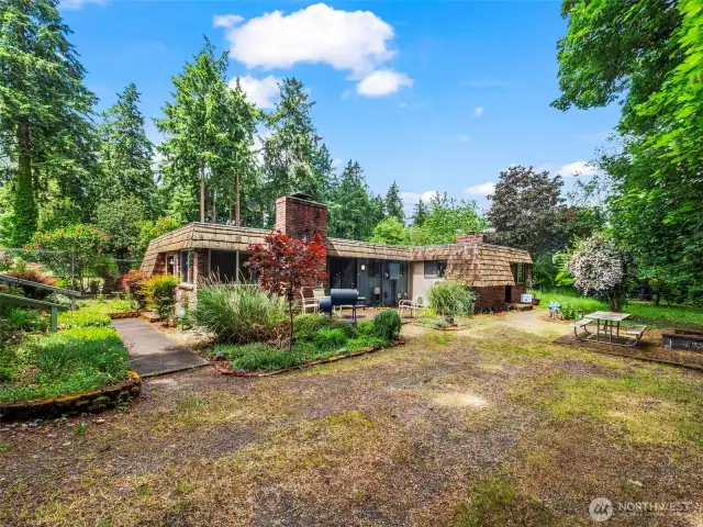 This Duplex sits on a genorous 10,000 plus square foot lot located amongst tall trees on a park like setting. Privacy is a hallmark for this duplex as each unit has separate entrances opposite ends of each other and the unit patios are on oppposite sides of the building allowing each unit to have their privacy.