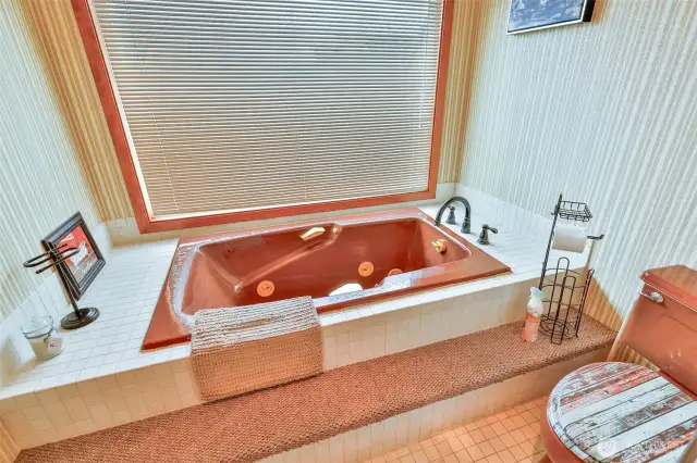 Jetted tub in primary bath
