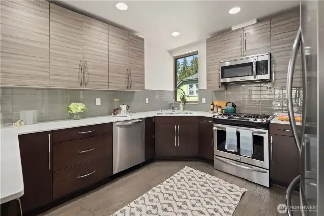 Bright kitchen with the convenience of soft close cabinetry