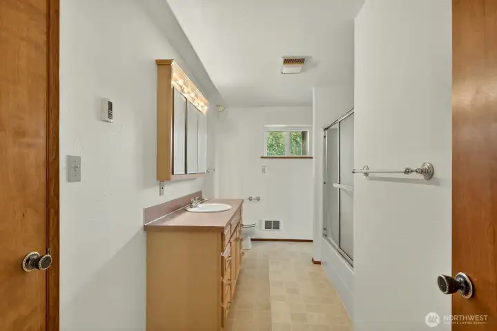 basement full bathroom shower, tub