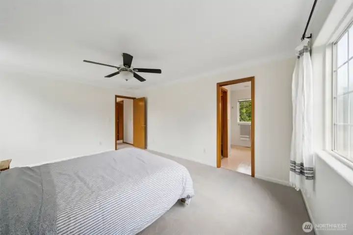 Primary suite with ceiling fan