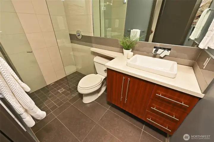 3/4 bath off of 2nd bedroom