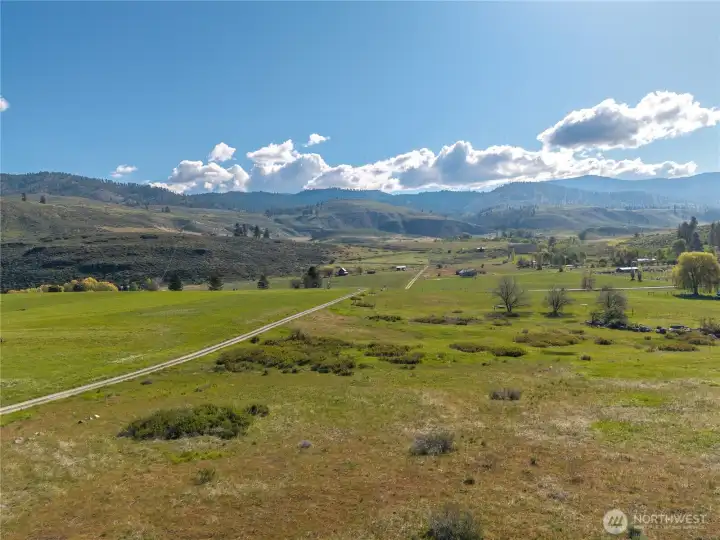 Access is easy via a private driveway off East Chewuch Road, with shared maintenance and plowing—offering the rare combination of spectacular views without a steep or difficult approach.