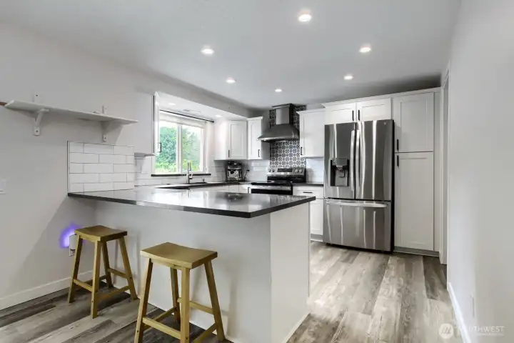 Kitchen-Breakfast Bar