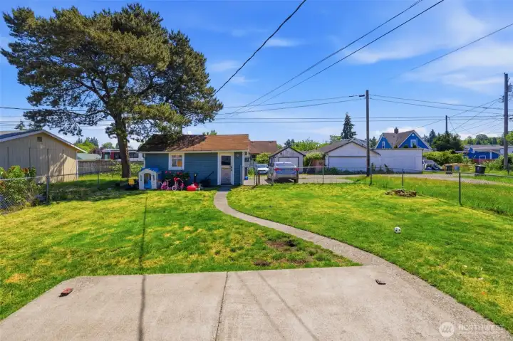 The view of the yard & garage from the back patio.