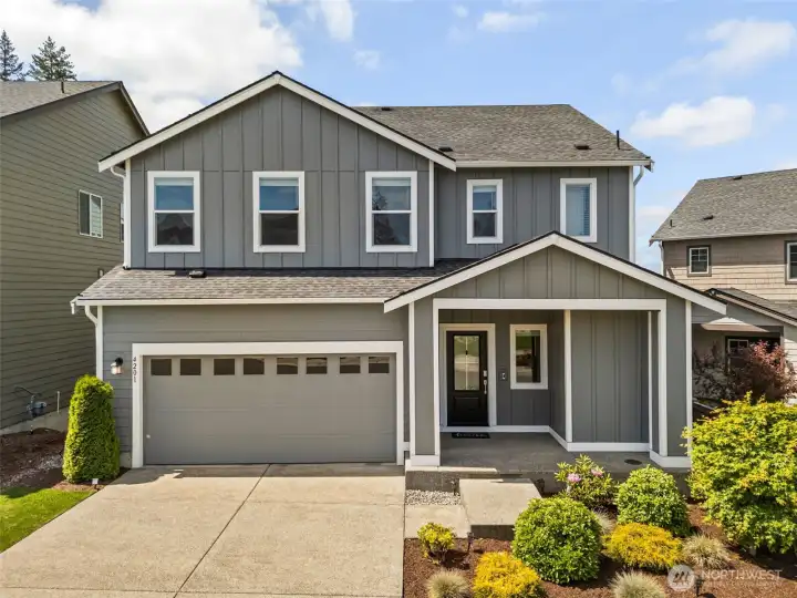 Your rarely seen and sought after 6 bed home in Magnolia Ri-ge!