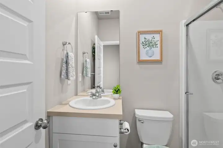 Main level 3/4 bath