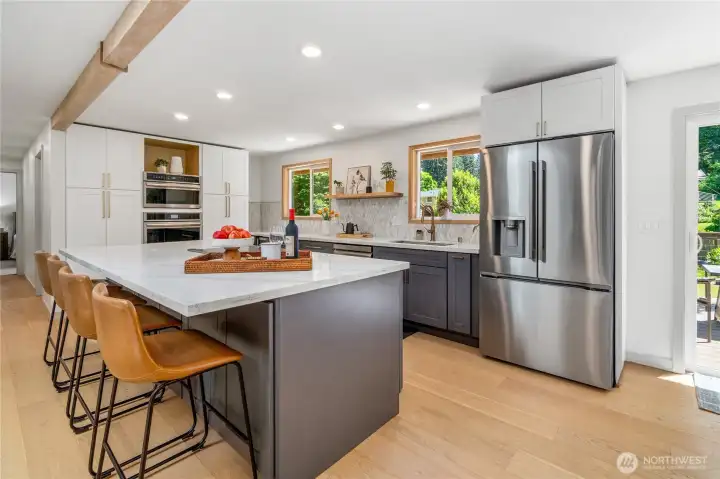 New kitchen and appliances troughout