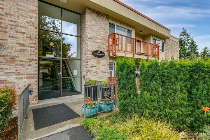 The entry is easy to access. The entry is easy to access.