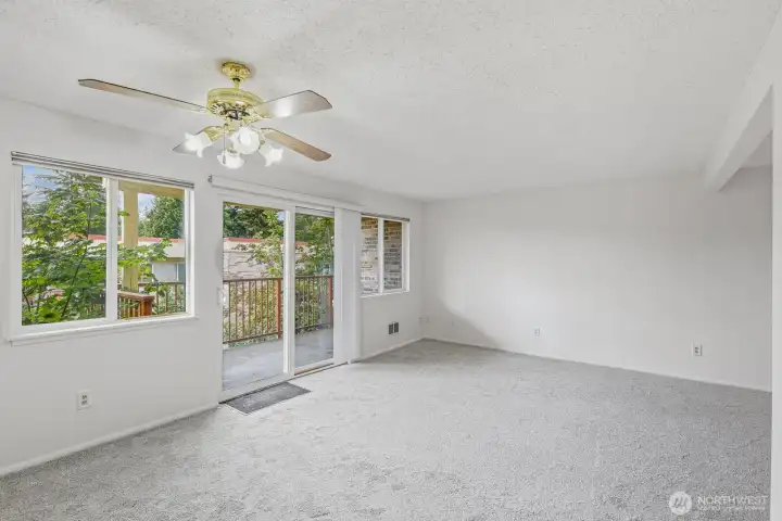 Lots of natural light. Note the privacy of the lanai. Lots of natural light. Note the privacy of the lanai.