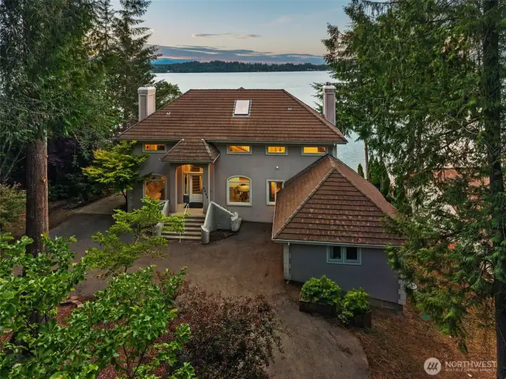Stunning Waterfront home on almost 2 acres. Stunning Waterfront home on almost 2 acres.