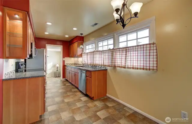 kitchen/dining area