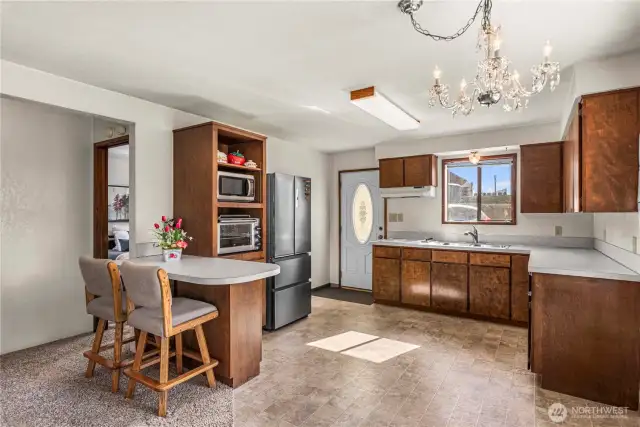 lower level kitchen