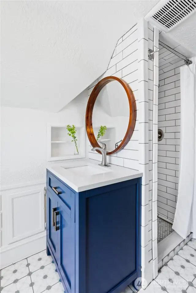 upstairs 3/4 bath