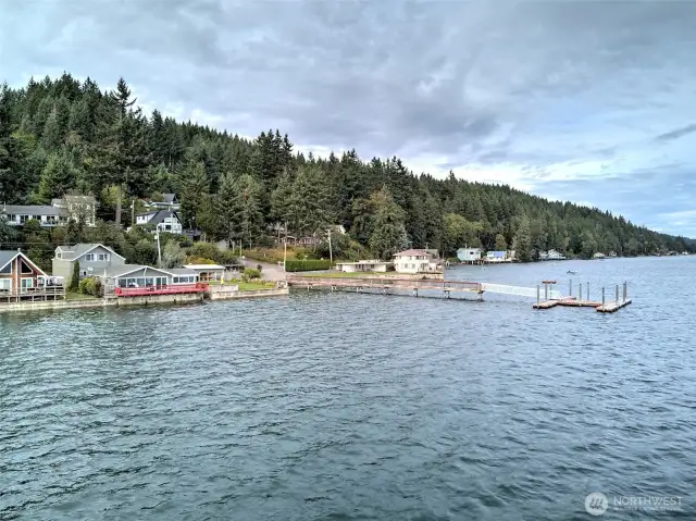 Great location on North Shore community beach