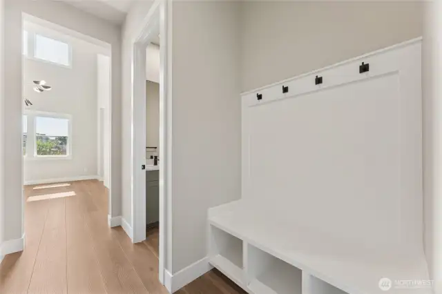 Functional drop zone with built-in bench, cubbies, and coat hooks—perfect for organizing shoes, backpacks, and jackets near the entry.