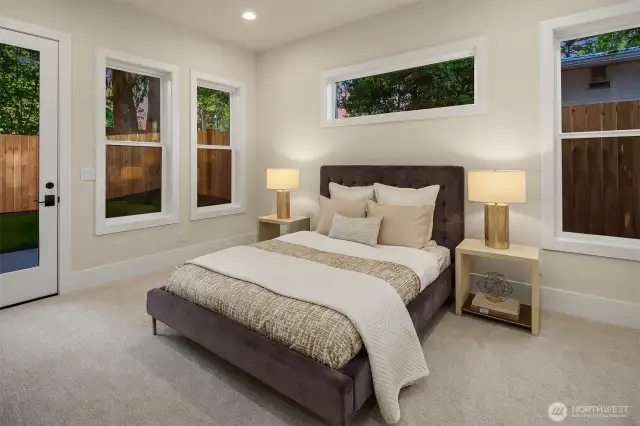 Spacious Main Floor en-suite