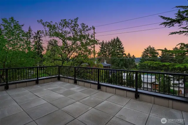 Expansive view deck
