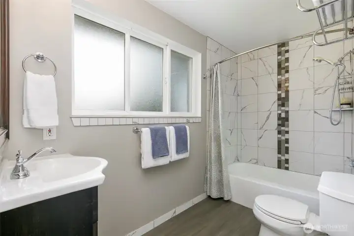 Updated hall bath in upstairs