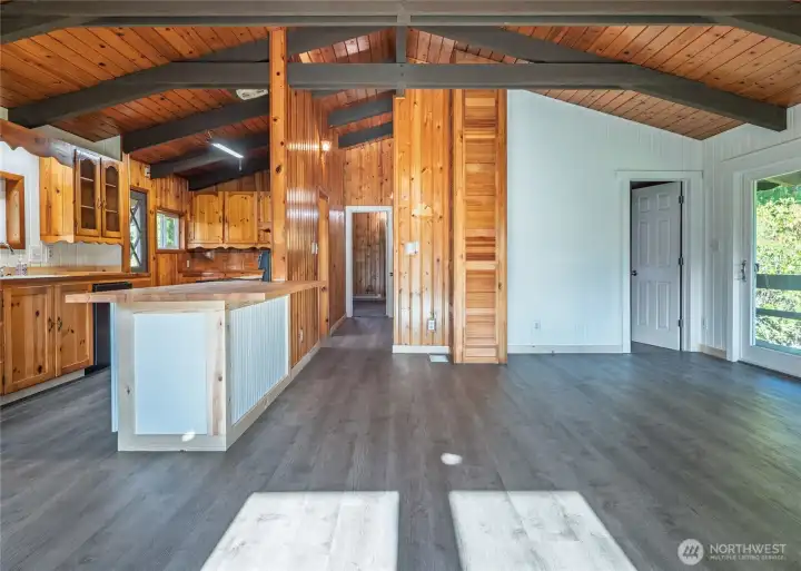 hall to upstairs bath and bedroom