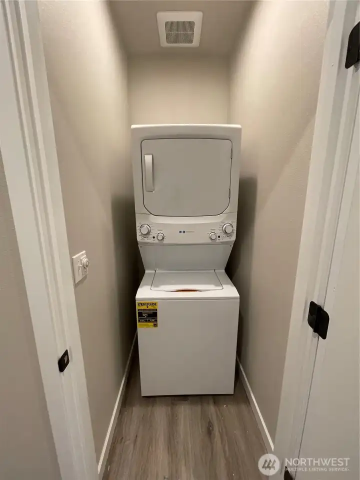 Large capacity stacked washer/dryer