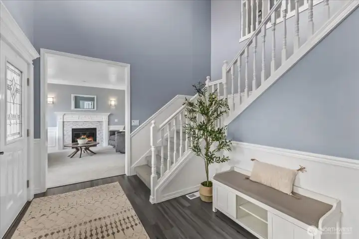 Large open entry, the walls are GREY