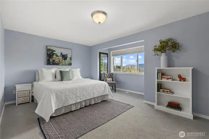 2nd primary bedroom with walk in closet and full bath attached